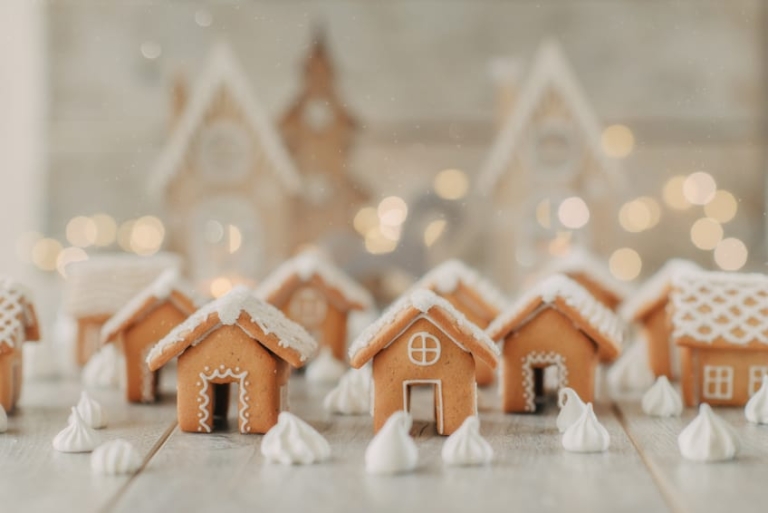 gingerbread houses and meringue