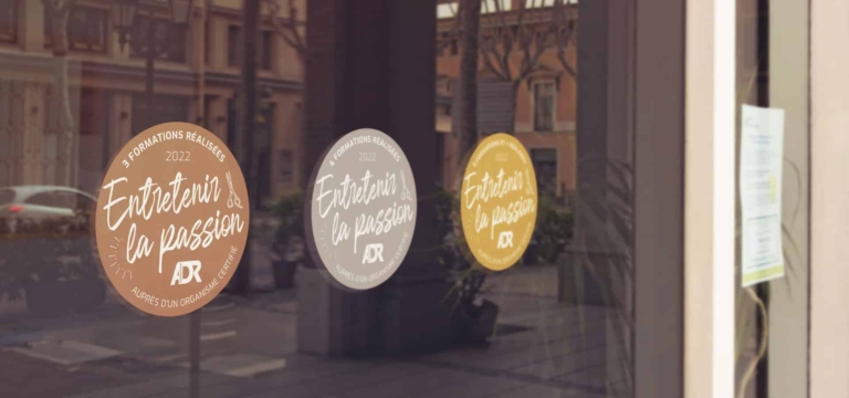 agence communication graphisme site internet redaction adr stickers couv