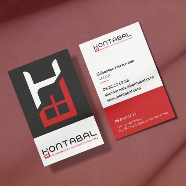 Cartes de visite Hontabal sur fond rouge.