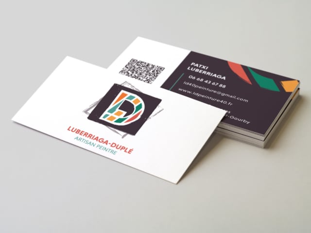 Cartes de visite avec logo et informations de contact.