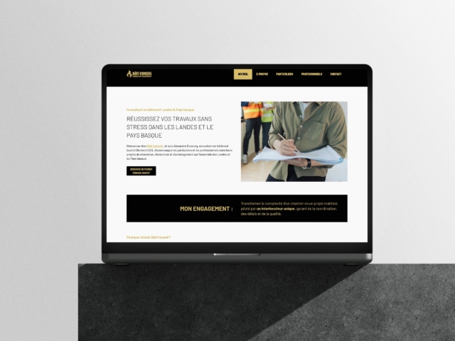 Consultant en bâtiment travaillant sur des plans.