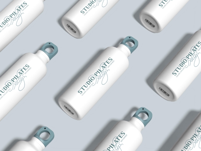 Bouteilles en plastique avec logo Studio Pilates